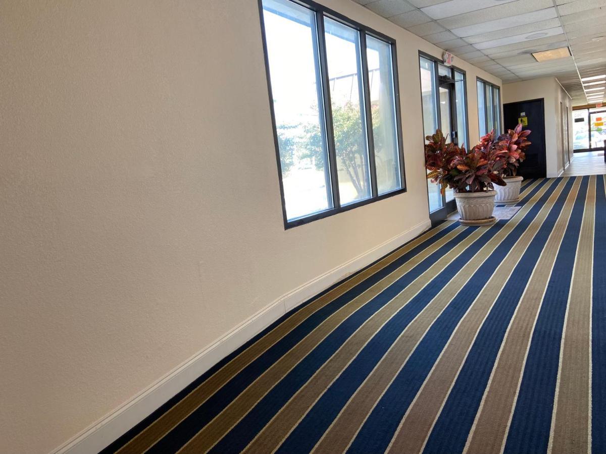 Super 8 By Wyndham Rocky Mount I-95 Exit 145 Hotel Battleboro Bagian luar foto
