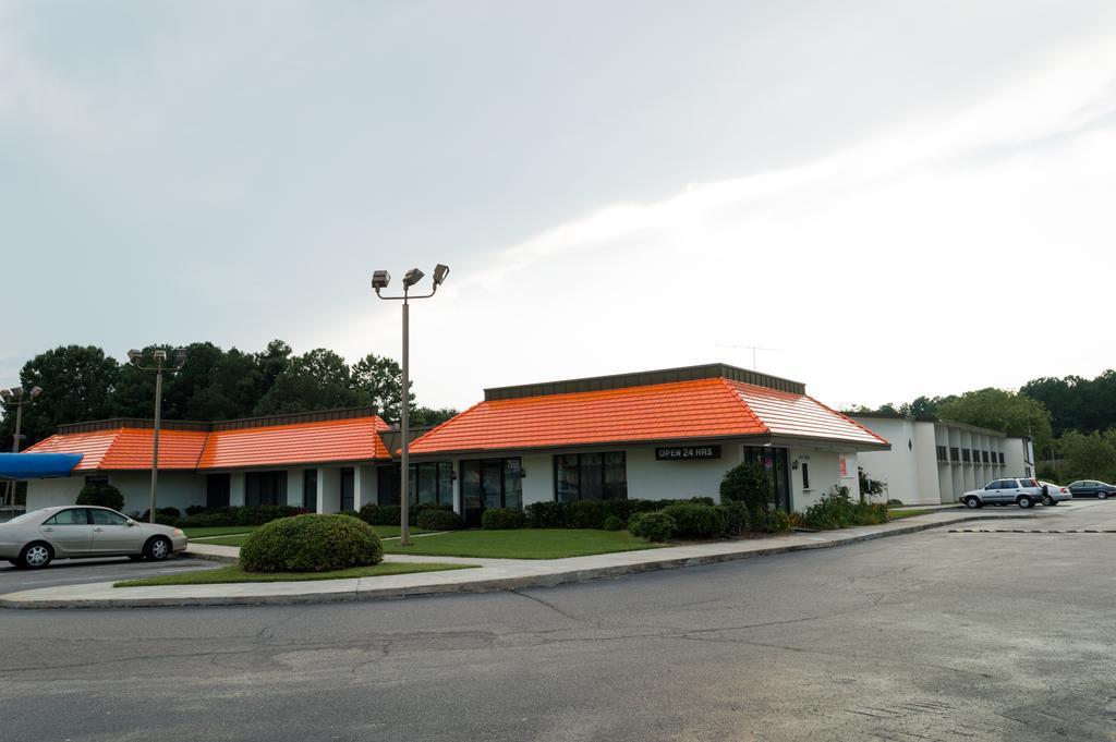 Super 8 By Wyndham Rocky Mount I-95 Exit 145 Hotel Battleboro Bagian luar foto