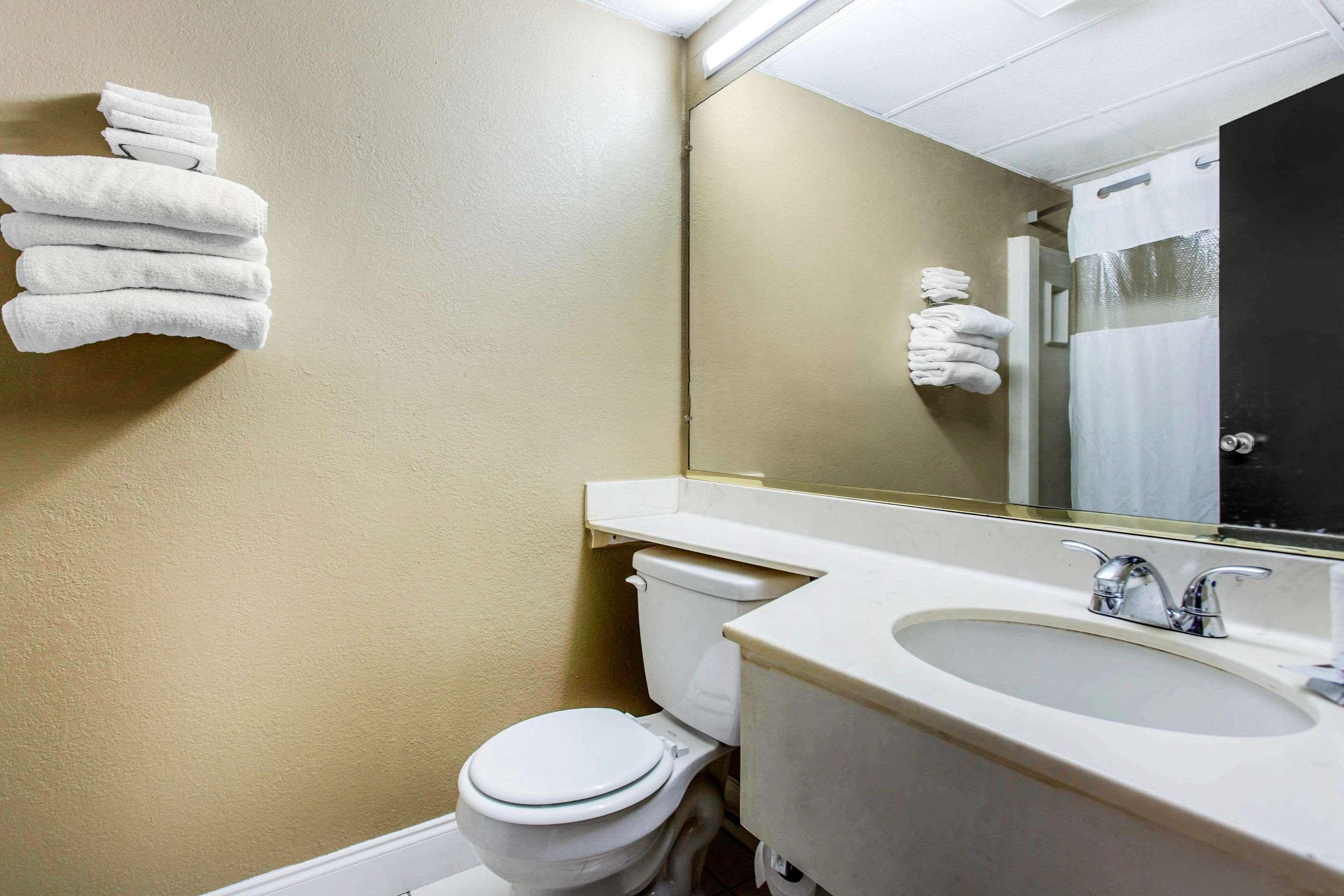 Super 8 By Wyndham Rocky Mount I-95 Exit 145 Hotel Battleboro Bagian luar foto