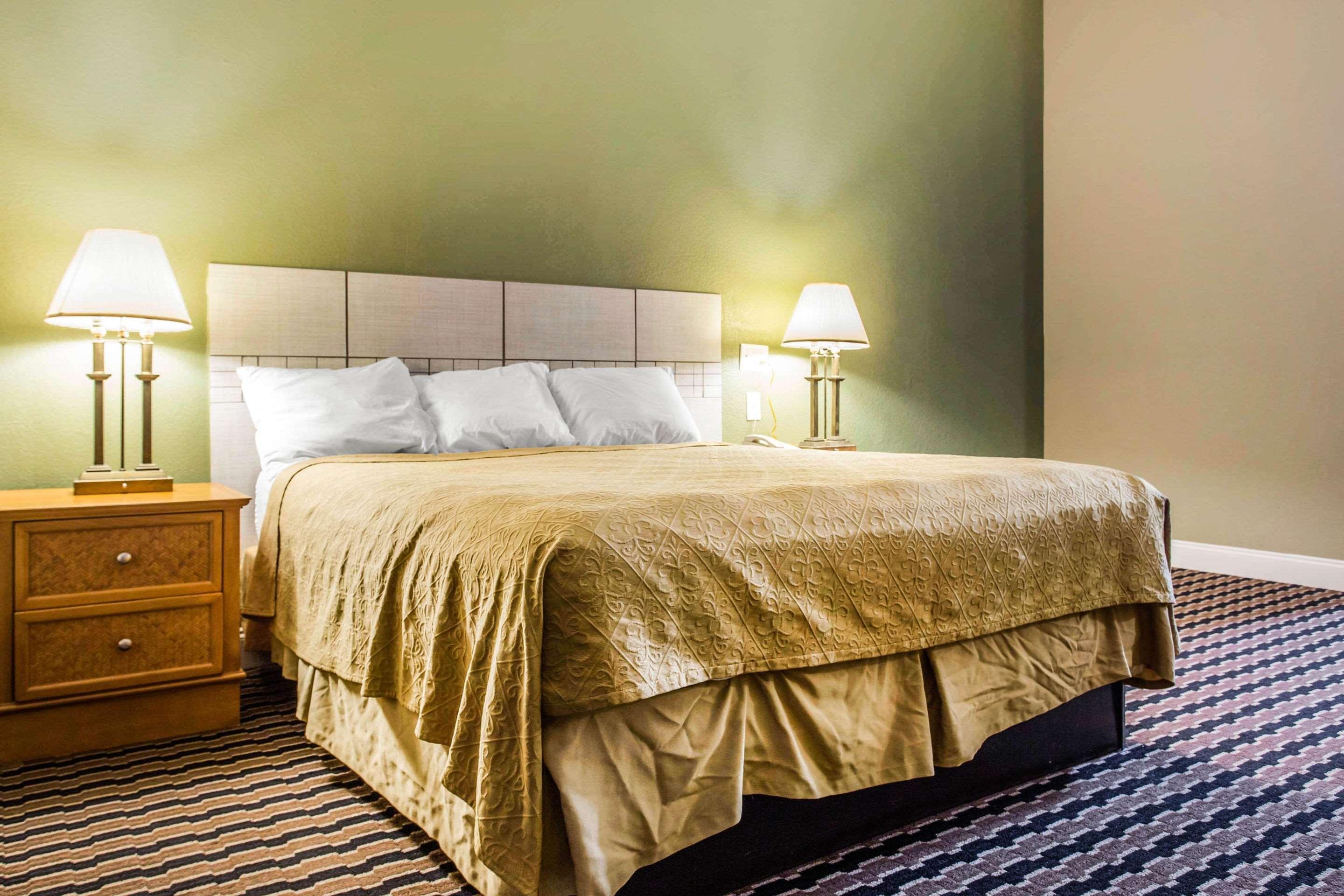 Super 8 By Wyndham Rocky Mount I-95 Exit 145 Hotel Battleboro Bagian luar foto