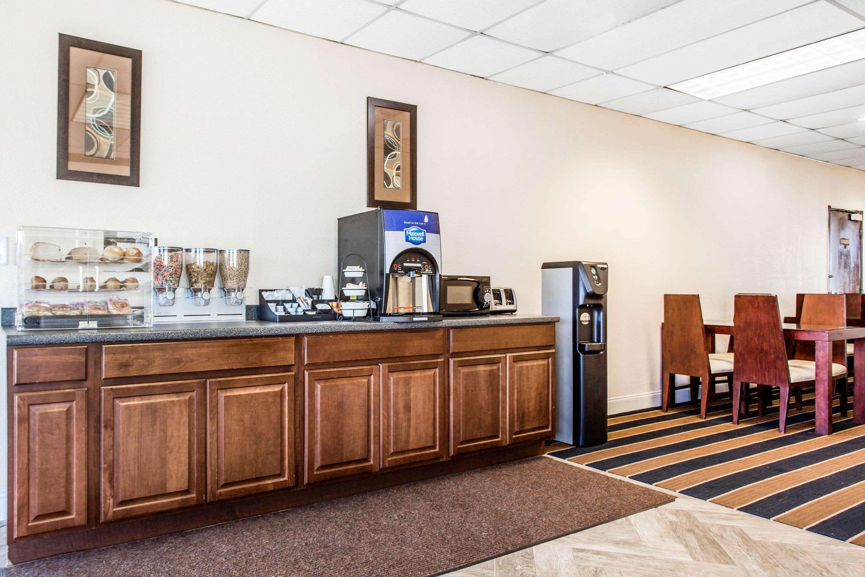 Super 8 By Wyndham Rocky Mount I-95 Exit 145 Hotel Battleboro Bagian luar foto