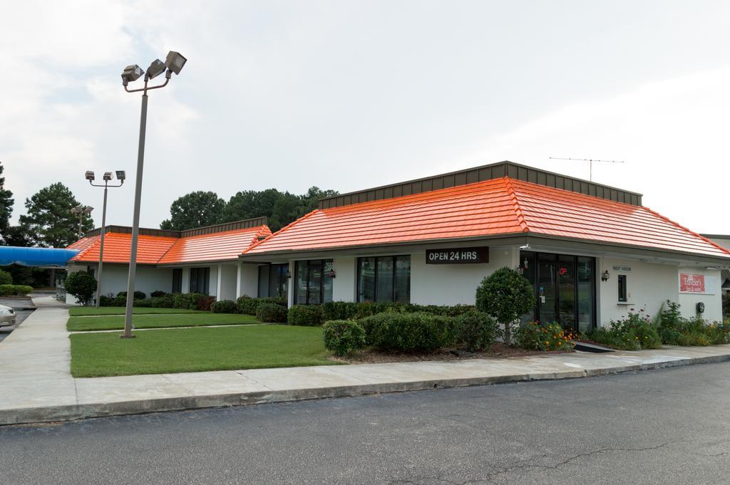 Super 8 By Wyndham Rocky Mount I-95 Exit 145 Hotel Battleboro Bagian luar foto