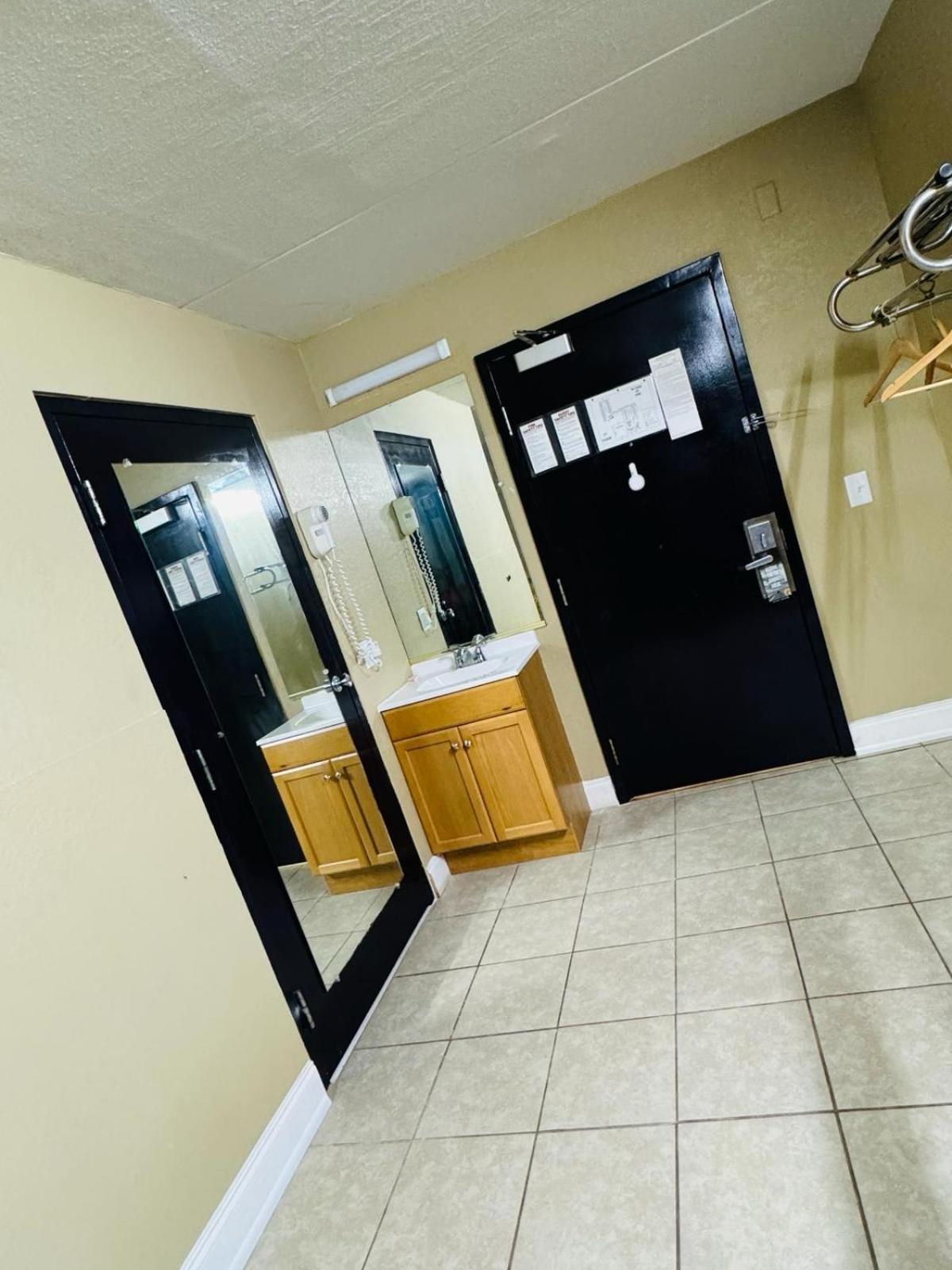 Super 8 By Wyndham Rocky Mount I-95 Exit 145 Hotel Battleboro Bagian luar foto